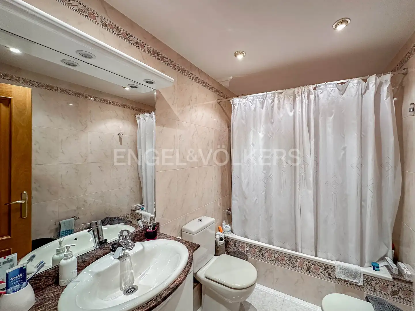 Bathroom of Houses for sale in Olèrdola  with Air Conditioner, Heating and Private garden