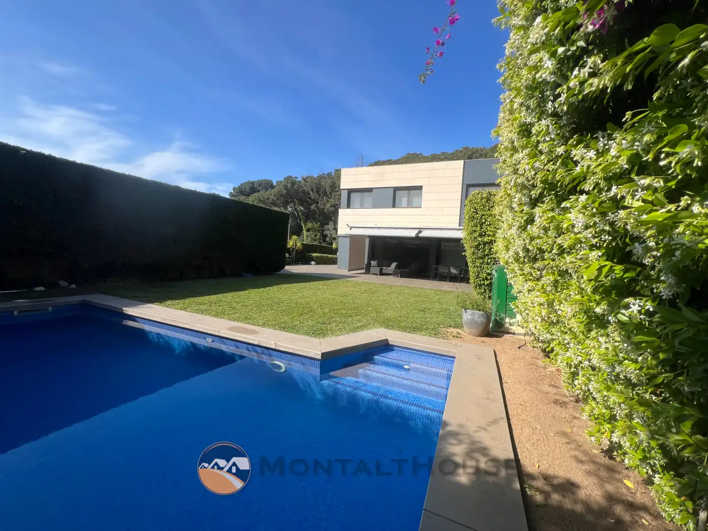 Exterior view of Houses for sale in Sant Andreu de Llavaneres  with Air Conditioner, Heating and Private garden