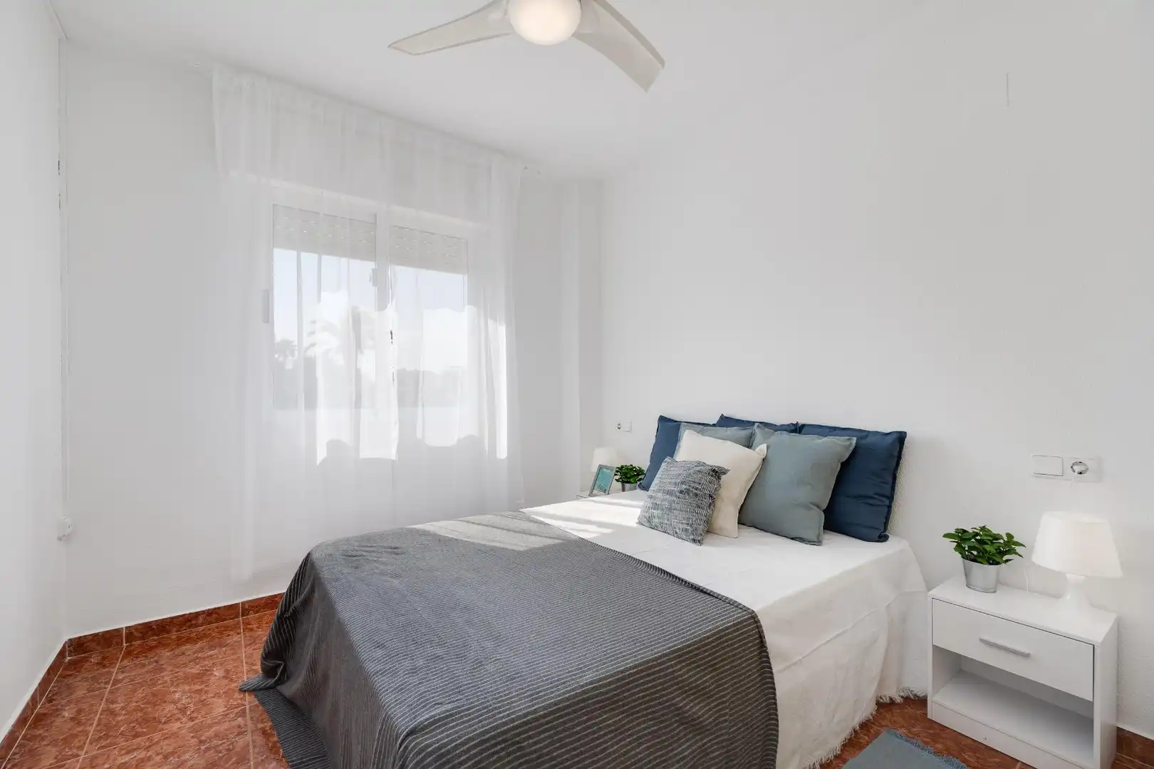 Habitación de Apartamento en venta en Torrevieja con Terraza, Amueblado y Piscina comunitaria