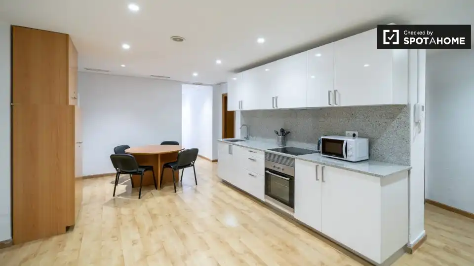 Cocina de Piso de alquiler en Valencia con Aire acondicionado, Calefacción y Amueblado