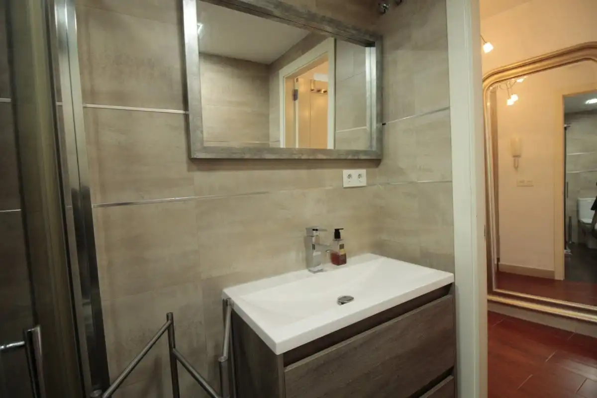 Baño de Apartamento de alquiler en Sevilla con Aire acondicionado, Calefacción y Amueblado