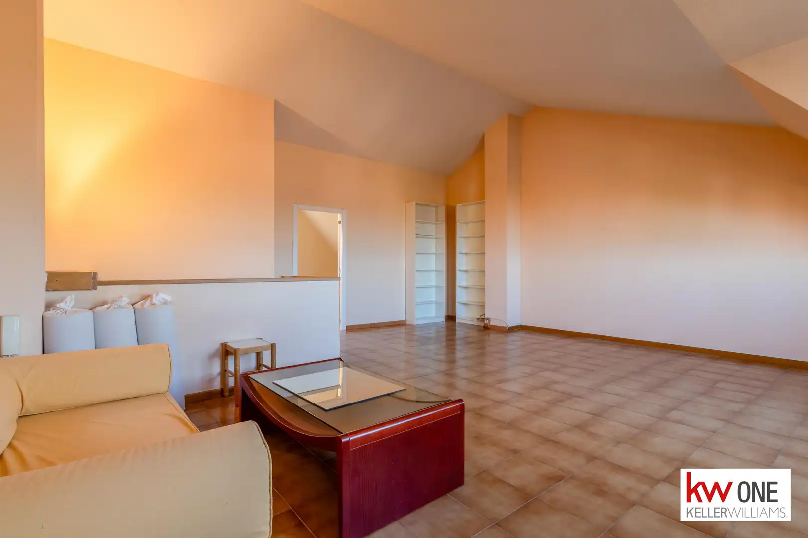 Sala de estar de Casa adosada de alquiler en Pozuelo de Alarcón con Aire acondicionado, Calefacción y Jardín privado