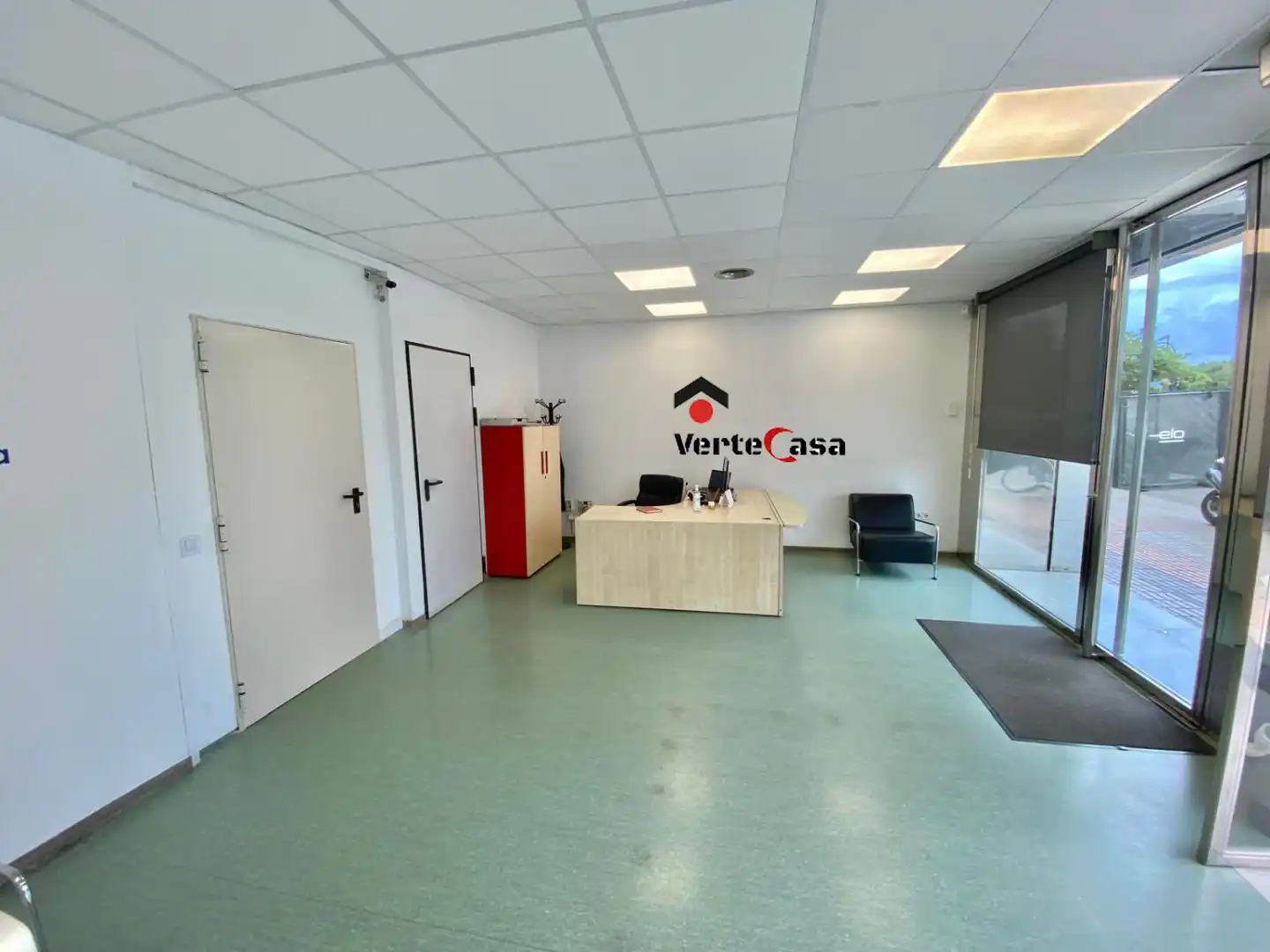 Local comercial en venta en Jacinto Benavente, imagen 2