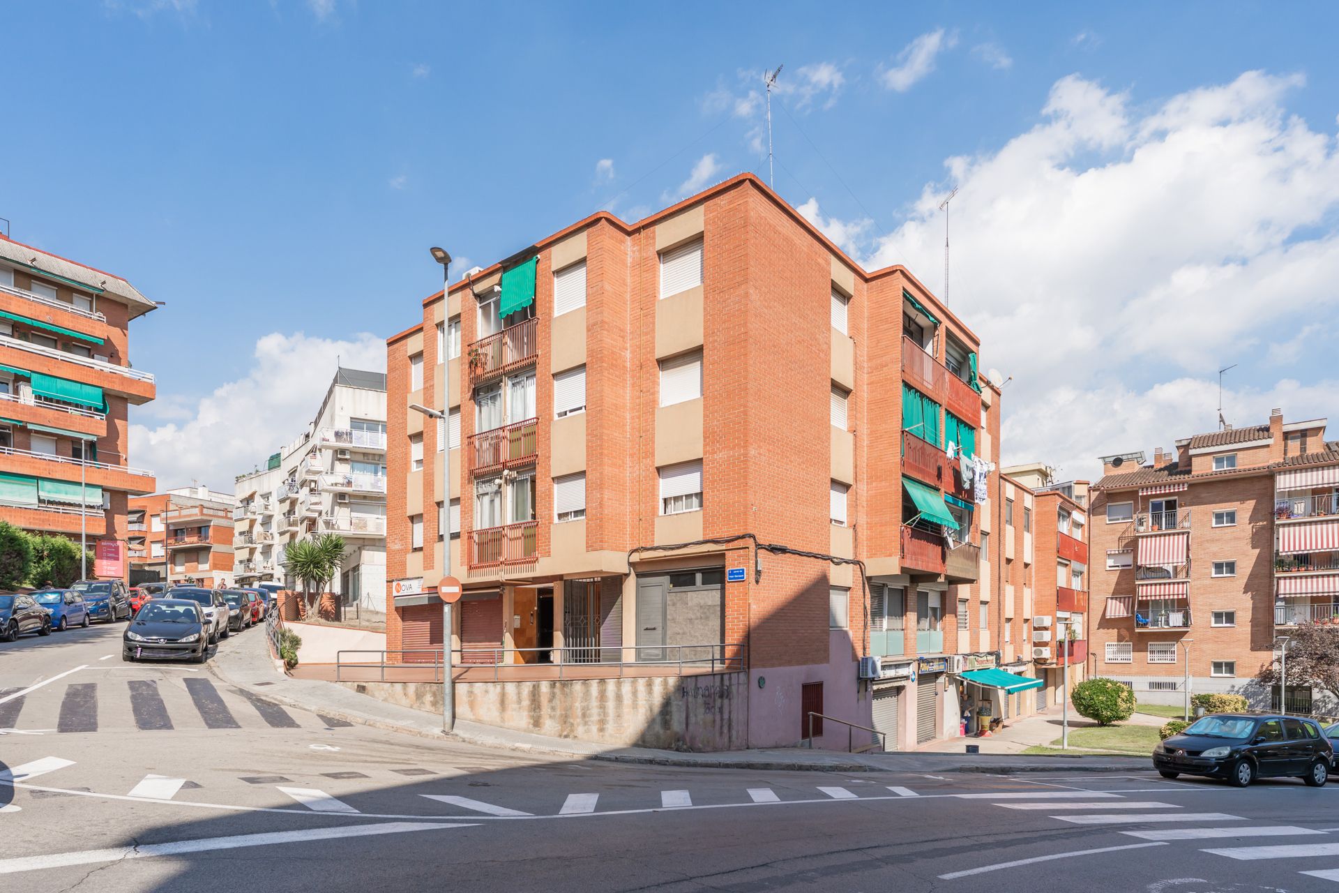 Exterior view of Flat for sale in Santa Perpètua de Mogoda  with Air Conditioner, Heating and Parquet flooring