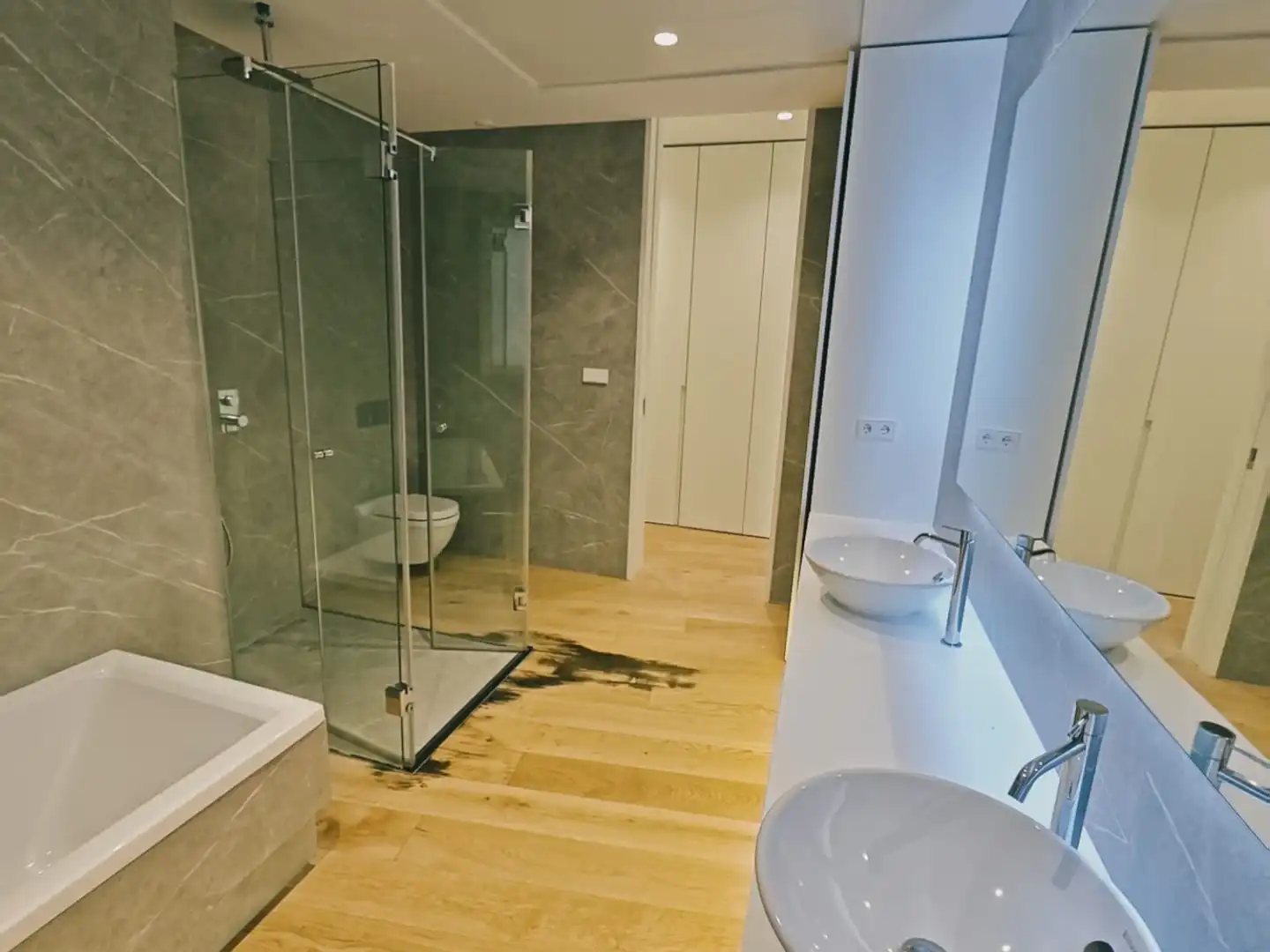 Bathroom of Flat for rent in Murcia  with Air Conditioner, Heating and Washing machine
