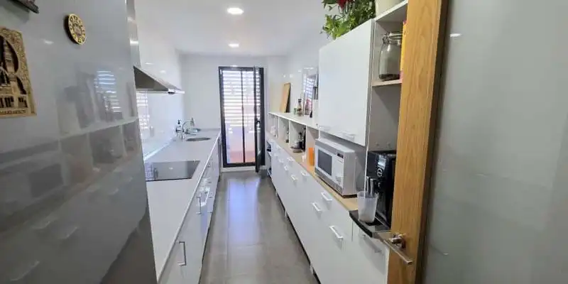Küche von Wohnung zum Verkauf in Vinaròs mit Klimaanlage, Abstellraum und Möbliert