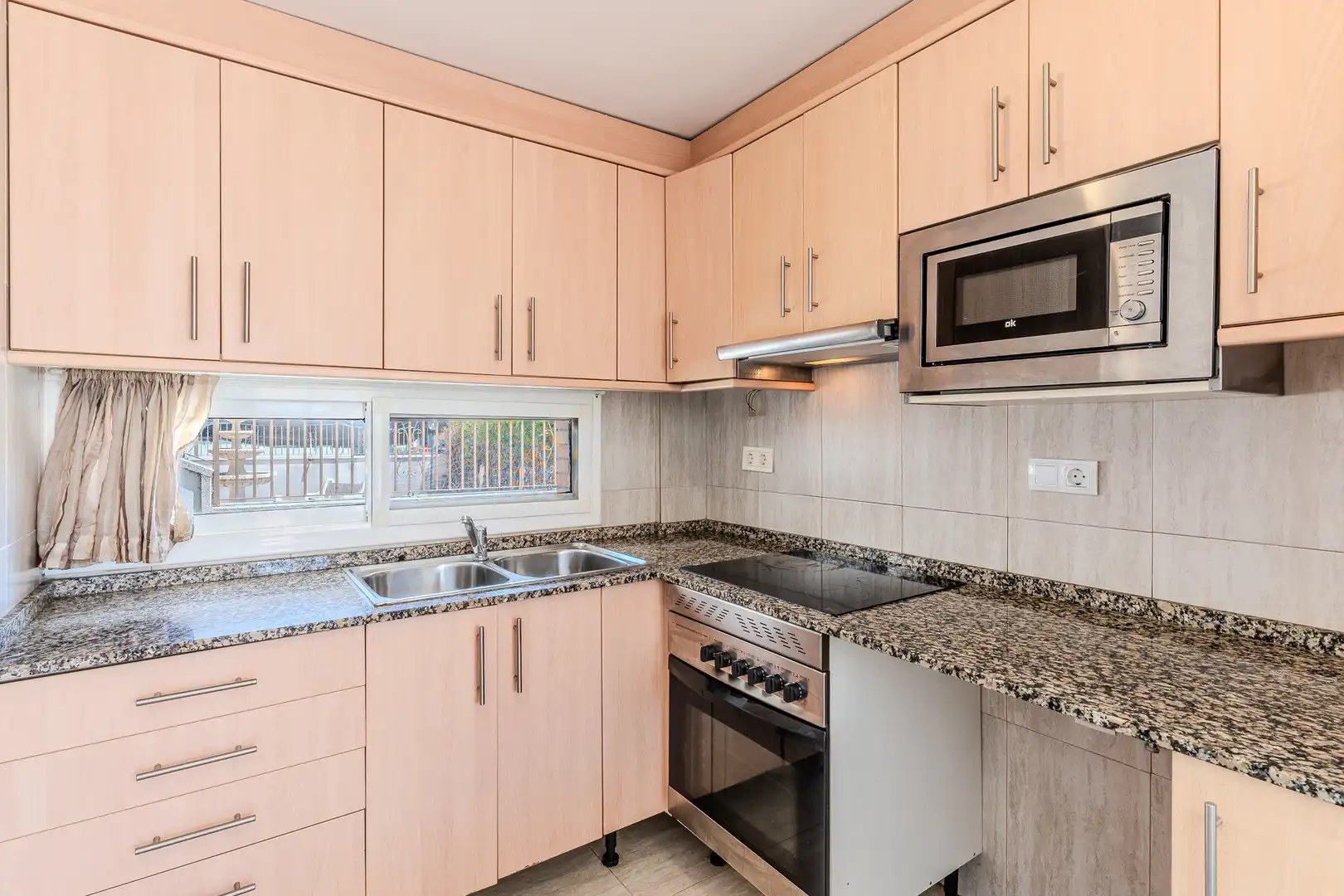 Cuina de Pis en venda en Calafell amb Aire condicionat, Calefacció i Terrassa