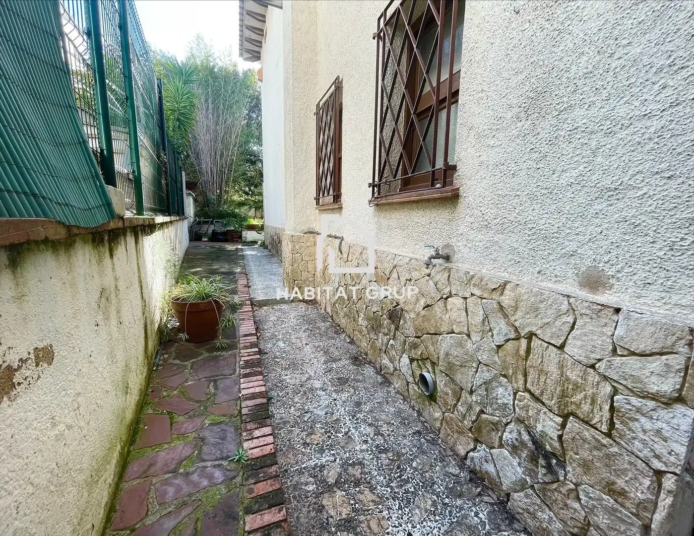 Vista exterior de Casa o xalet en venda en Girona amb Aire condicionat, Calefacció i Jardí privat