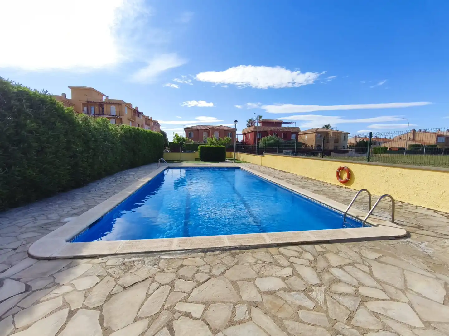 Piscina de Apartament en venda en Mont-roig del Camp amb Aire condicionat, Moblat i Forn