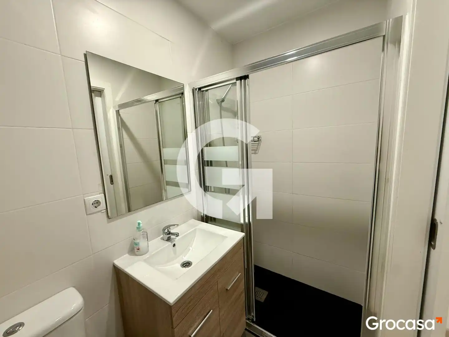 Badezimmer von Erdgeschoss zum Verkauf in Barcelona mit Heizung, Möbliert und Ofen