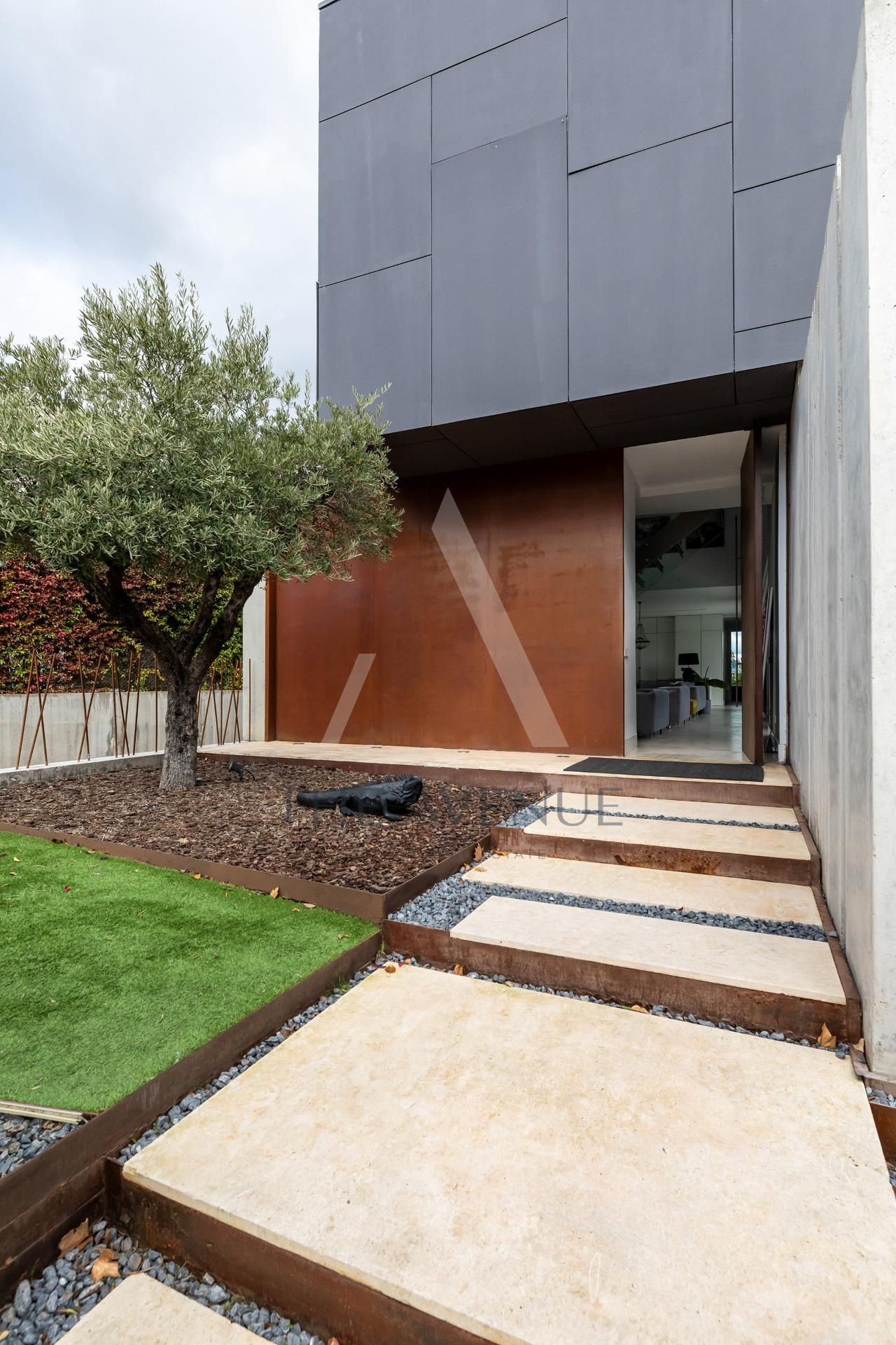 Vista exterior de Casa o chalet en venta en Boadilla del Monte con Jardín privado, Terraza y Piscina