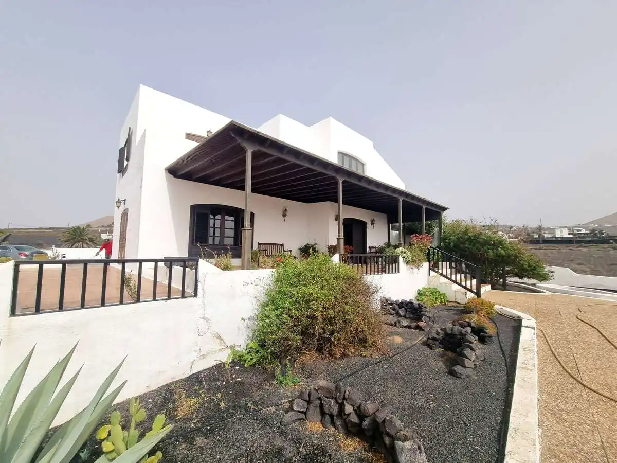 Vista exterior de Casa o chalet en venta en Tías con Jardín privado, Terraza y Amueblado