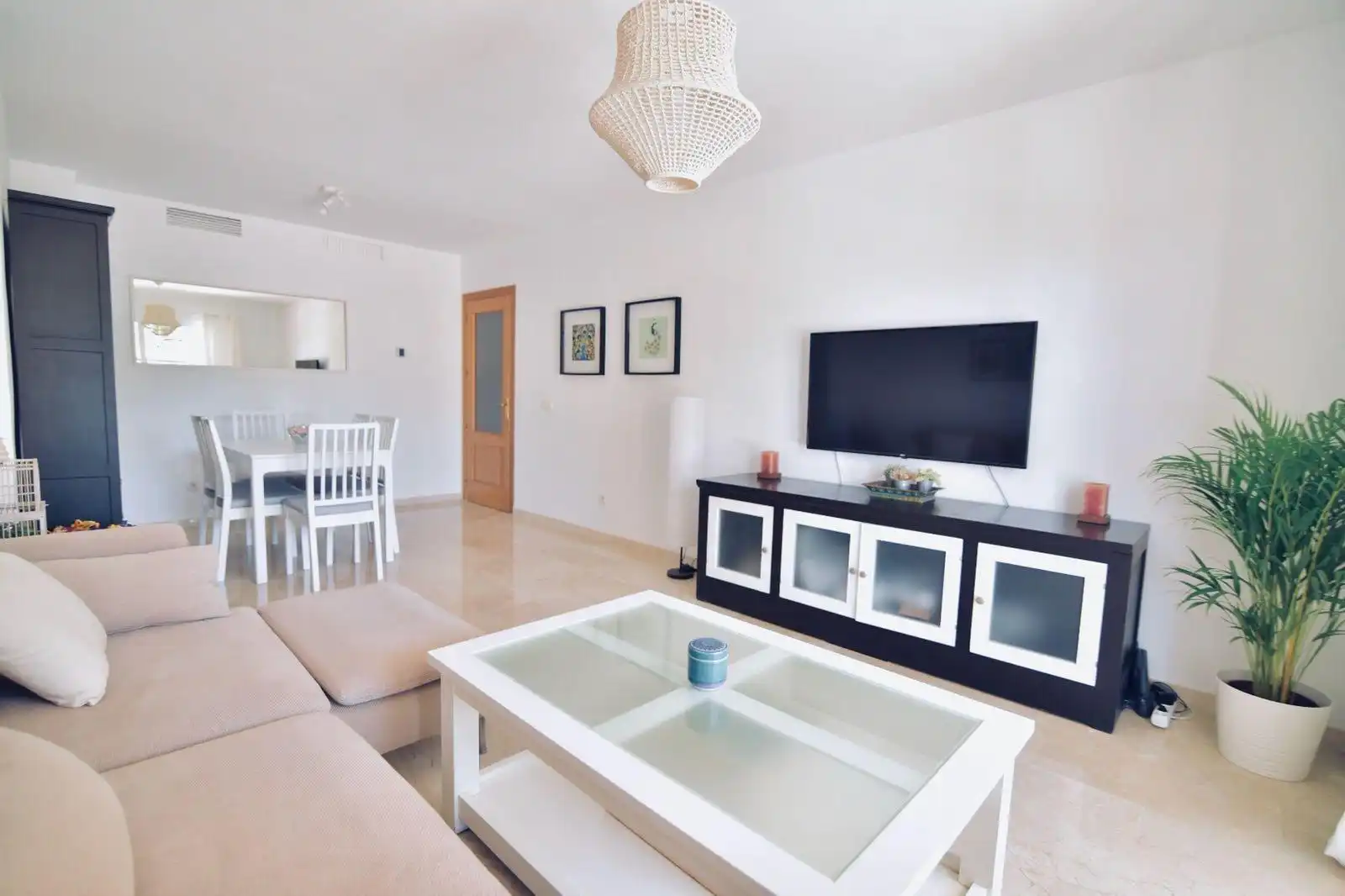 Sala de estar de Planta baja en venta en Vélez-Málaga con Aire acondicionado, Jardín privado y Terraza