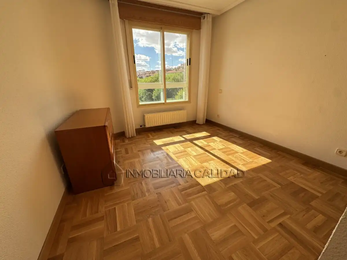 Habitación de Piso de alquiler en Burgos con Calefacción, Terraza y Amueblado