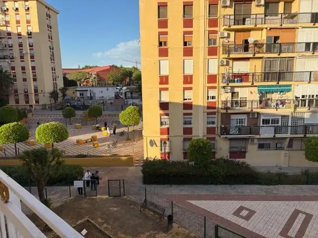 Vista exterior de Piso en venta en Castilleja de la Cuesta con Aire acondicionado y Terraza