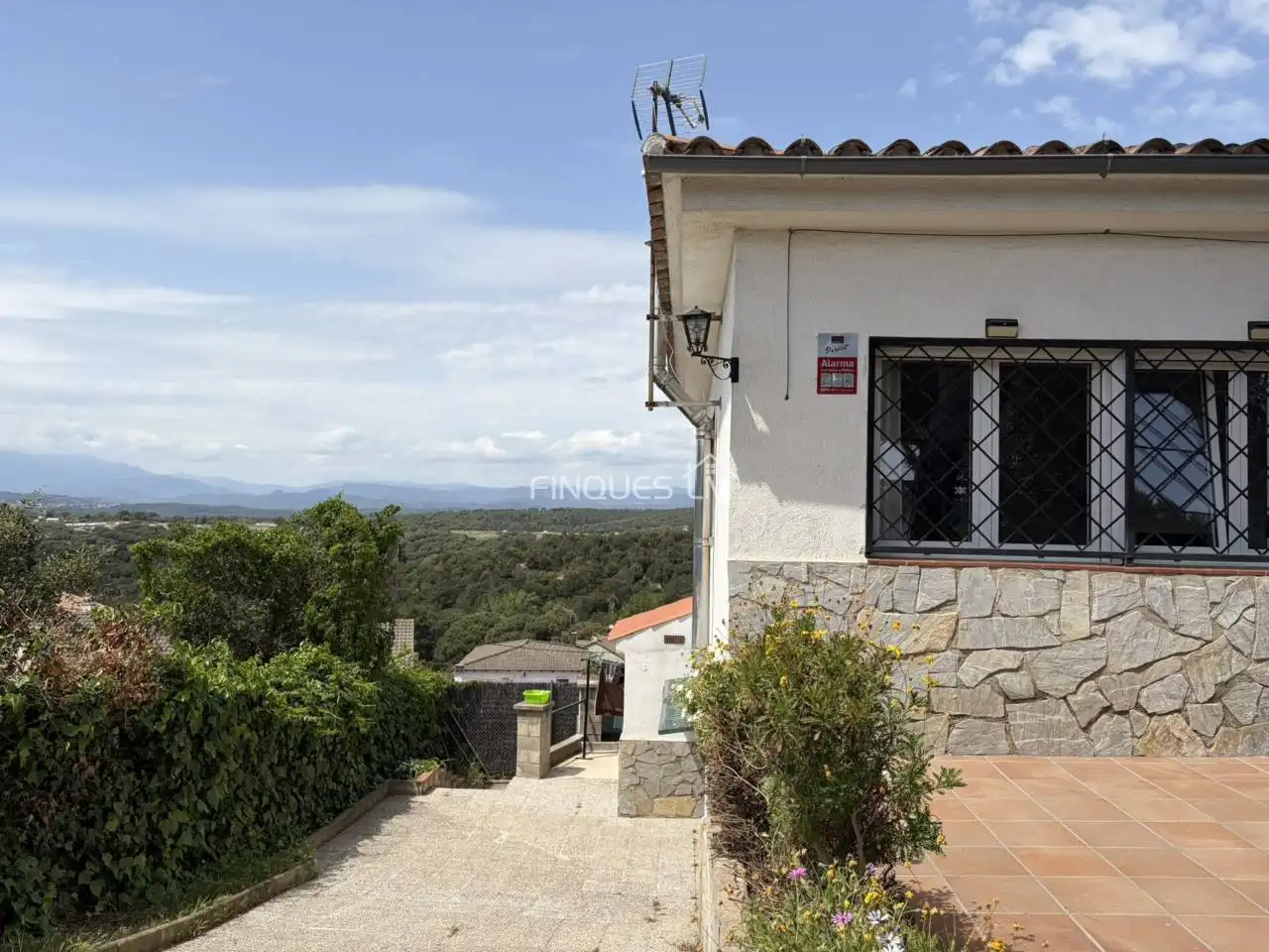 Vista exterior de Casa o xalet en venda en Tordera amb Calefacció, Jardí privat i Parquet