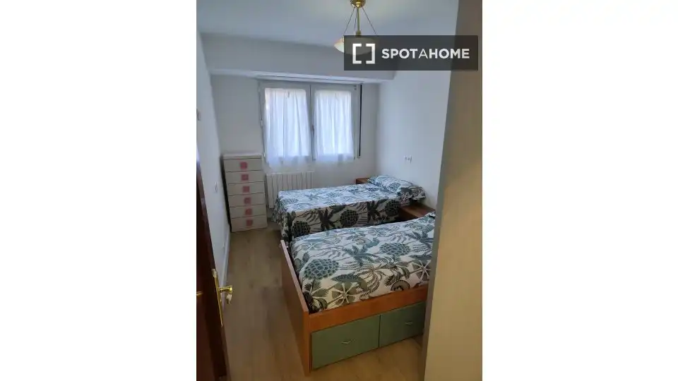 Bedroom of Flat for share in Bilbao   with Air Conditioner, Terrace and Furnished