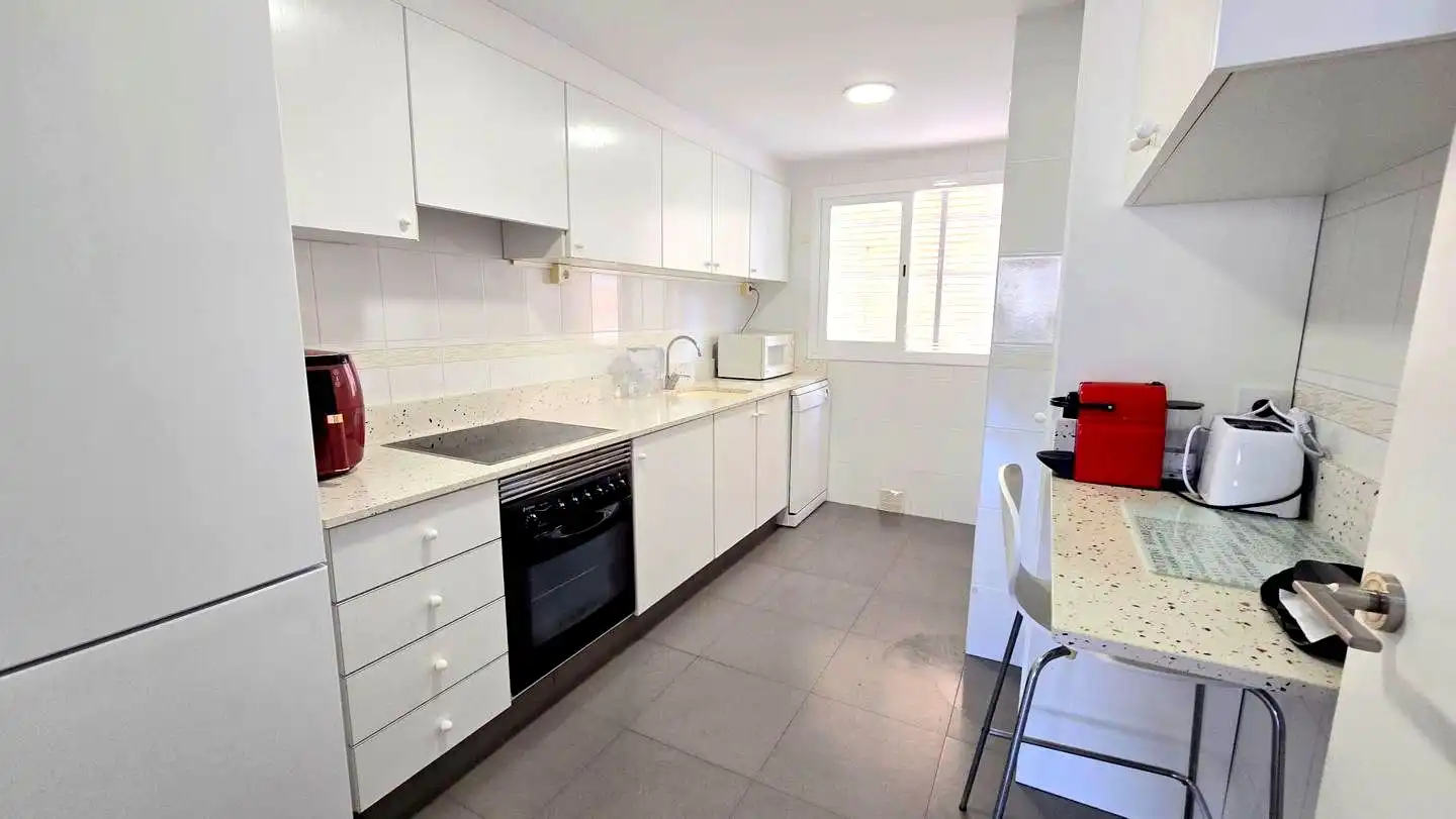 Cuina de Apartament de lloguer en Gandia amb Aire condicionat, Parquet i Terrassa