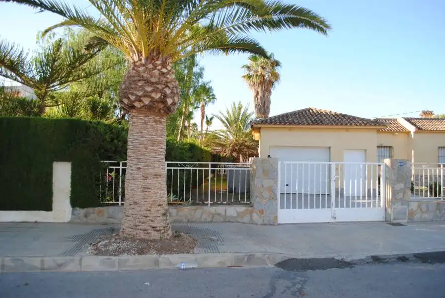 Vista exterior de Residencial en venta en Orihuela