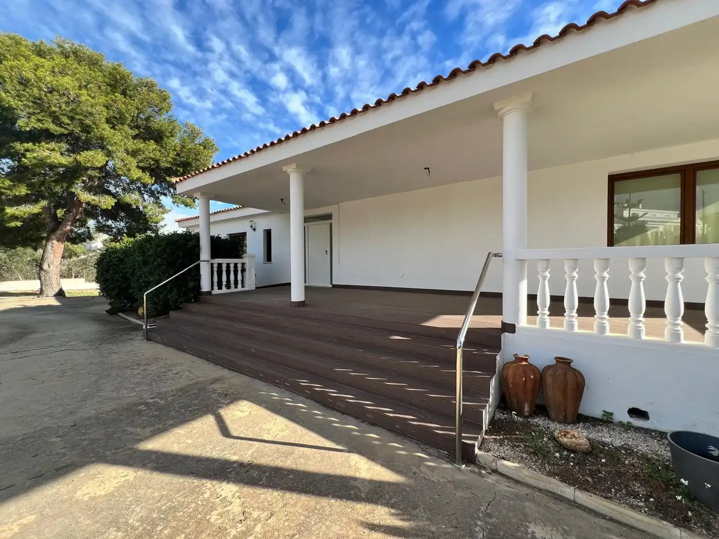 Vista exterior de Casa o xalet en venda en La Nucia amb Jardí privat, Terrassa i Piscina