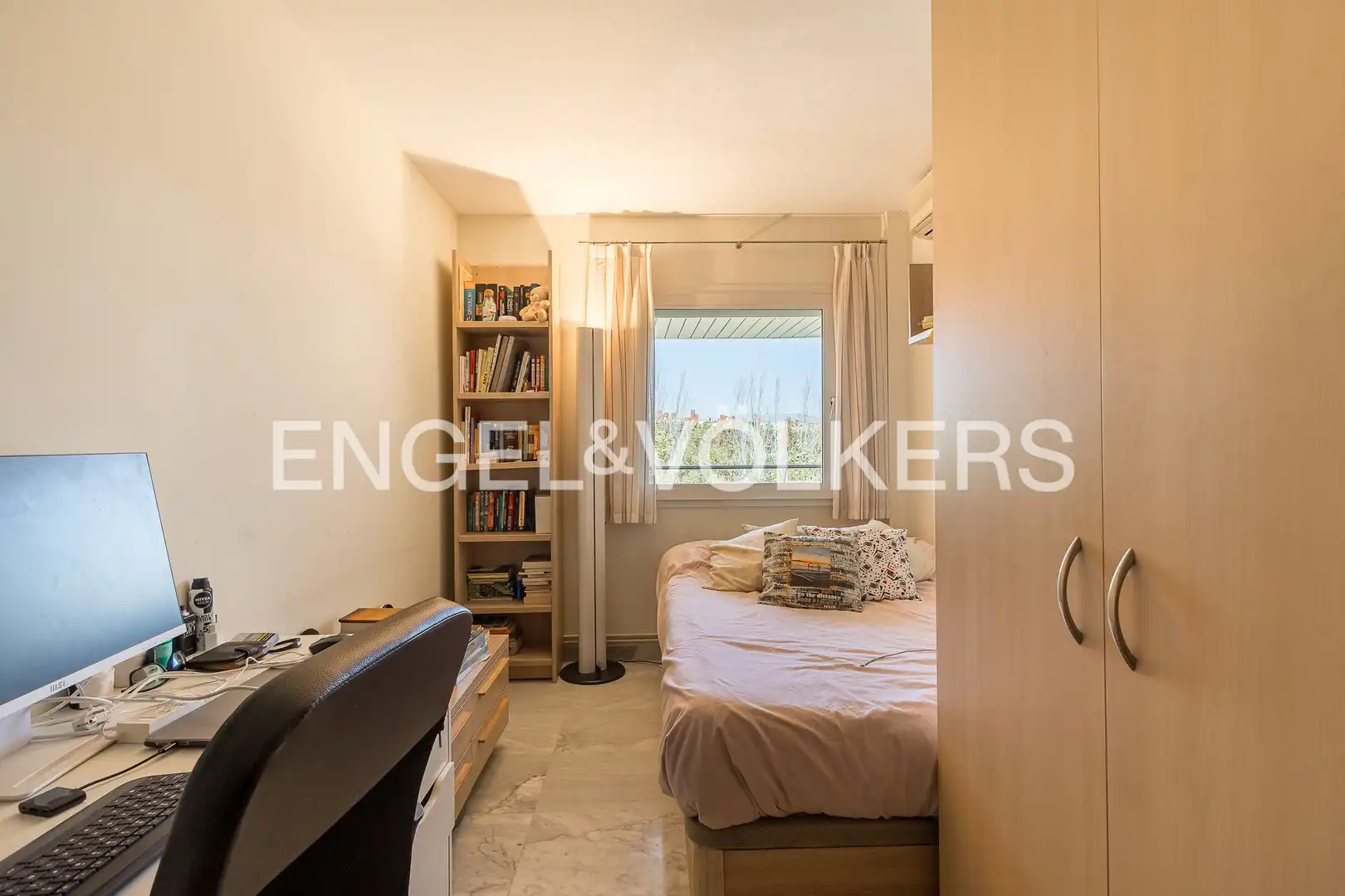 Habitación de Piso en venta en Sant Cugat del Vallès con Aire acondicionado, Calefacción y Parquet