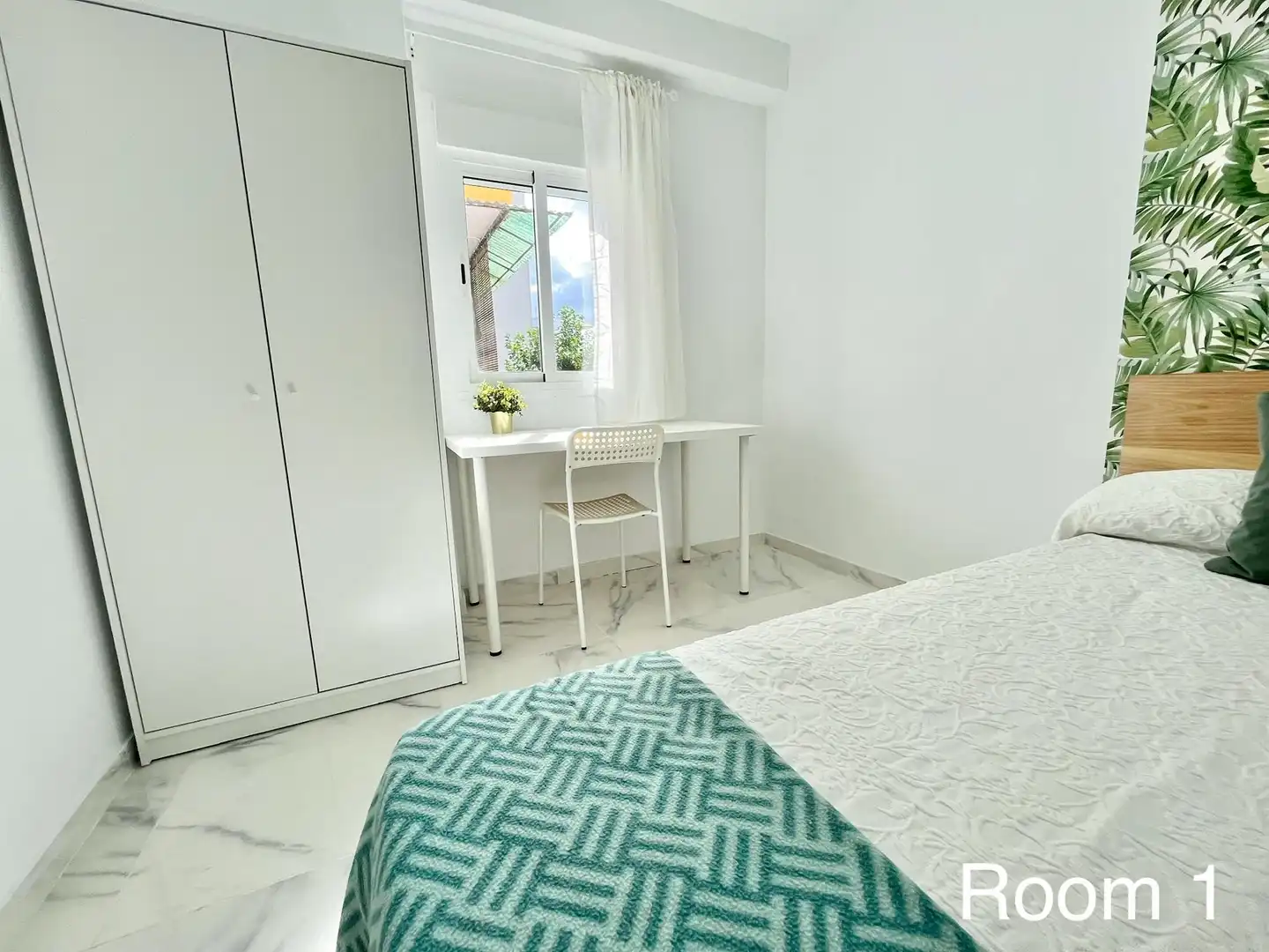 Bedroom of Flat for share in Sevilla  with Furnished, Washing machine and TV