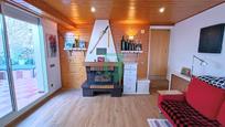 Sala d'estar de Casa adosada en venda en Montgat amb Aire condicionat, Terrassa i Balcó
