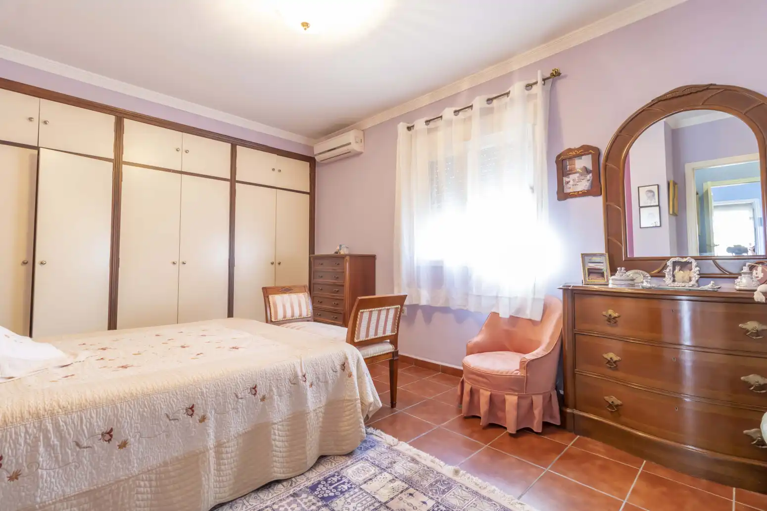 Dormitori de Casa o xalet en venda en Alcalá de Guadaira amb Aire condicionat, Terrassa i Piscina
