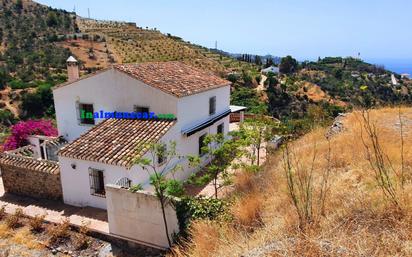 Vista exterior de Casa o xalet en venda en Almuñécar amb Aire condicionat, Terrassa i Piscina