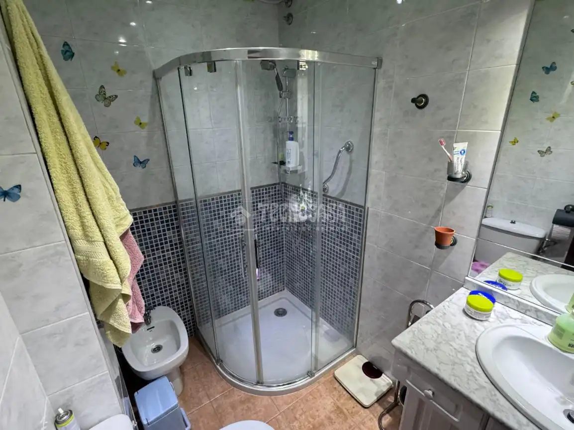 Bany de Casa adosada en venda en Villasabariego amb Domòtica i Piscina comunitària