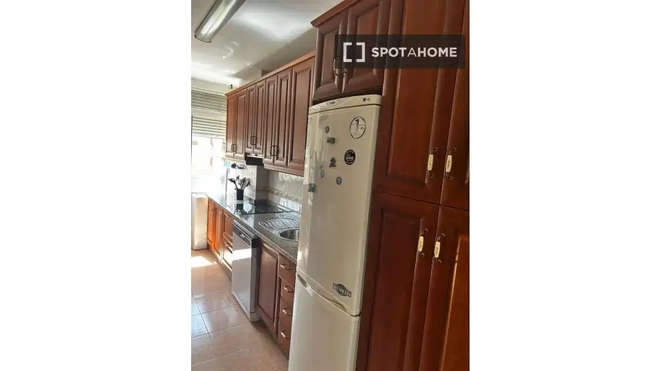 Cocina de Piso para compartir en Granada con Aire acondicionado, Calefacción y Amueblado