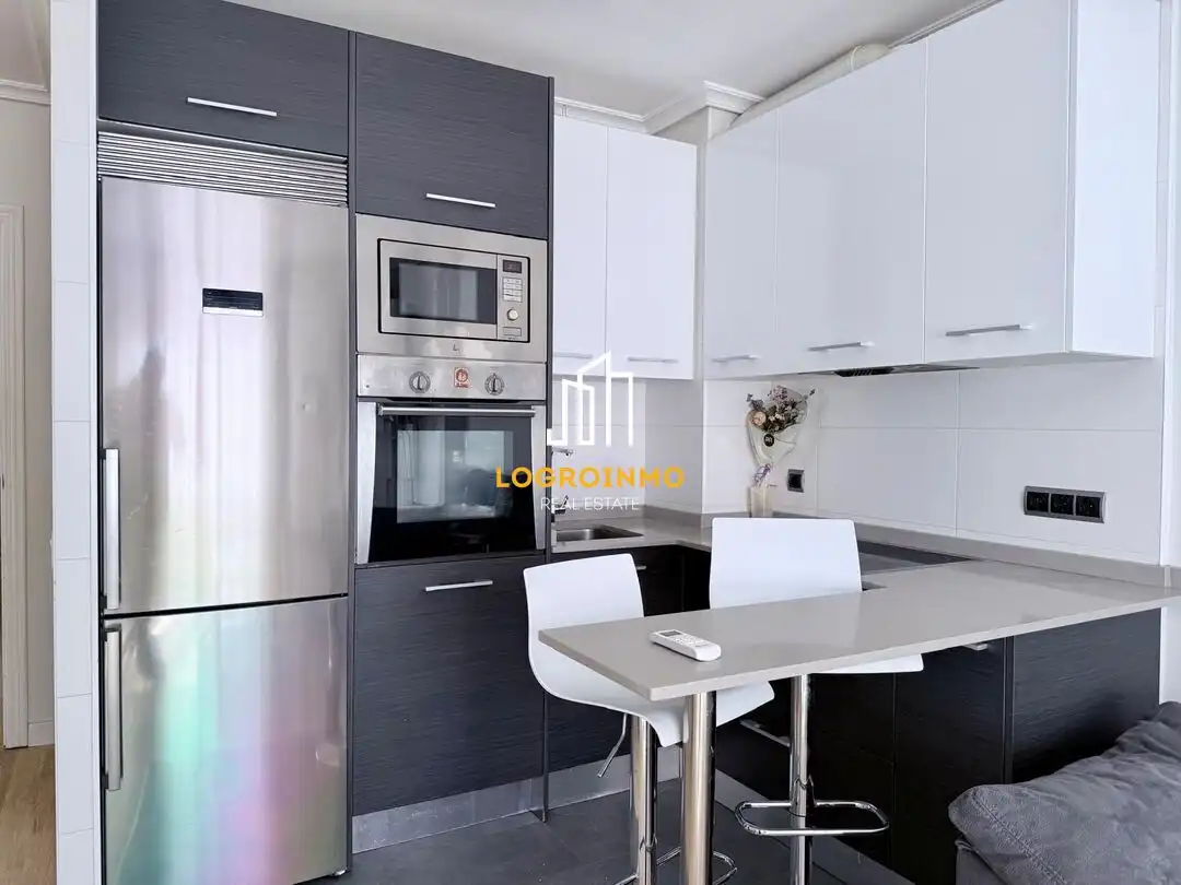 Kitchen of Flat for sale in  Logroño  with Air Conditioner, Heating and Parquet flooring