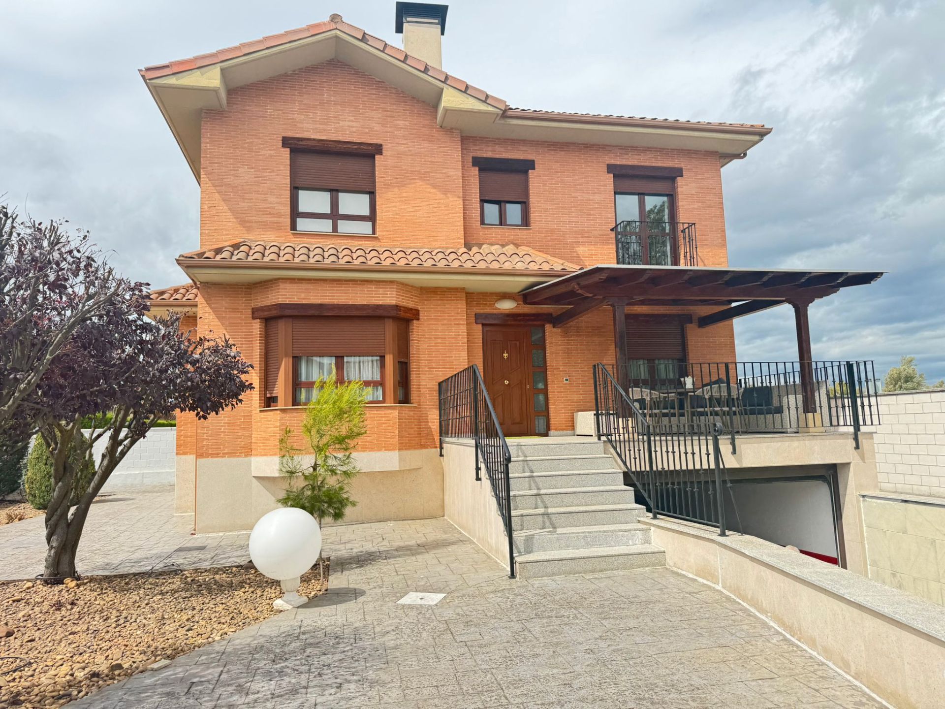 Exterior view of House or chalet to rent in Villaquilambre  with Heating, Private garden and Terrace