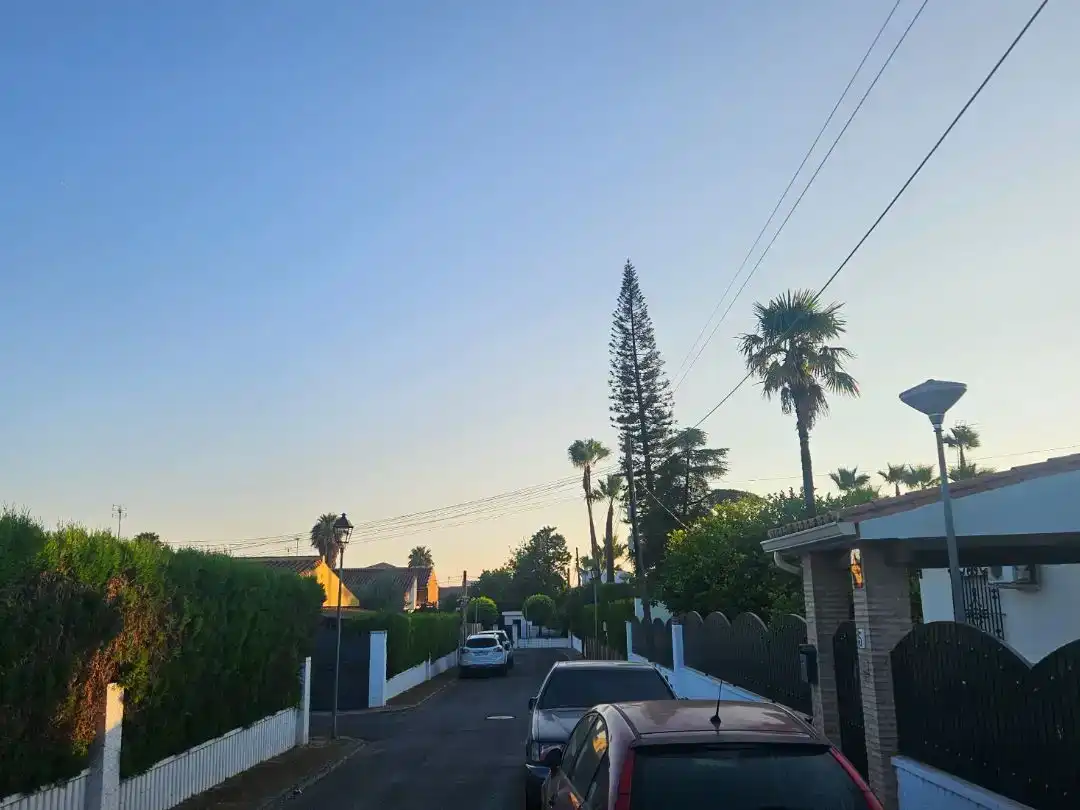 Vista exterior de Pis en venda en Espartinas amb Aire condicionat, Jardí privat i Piscina