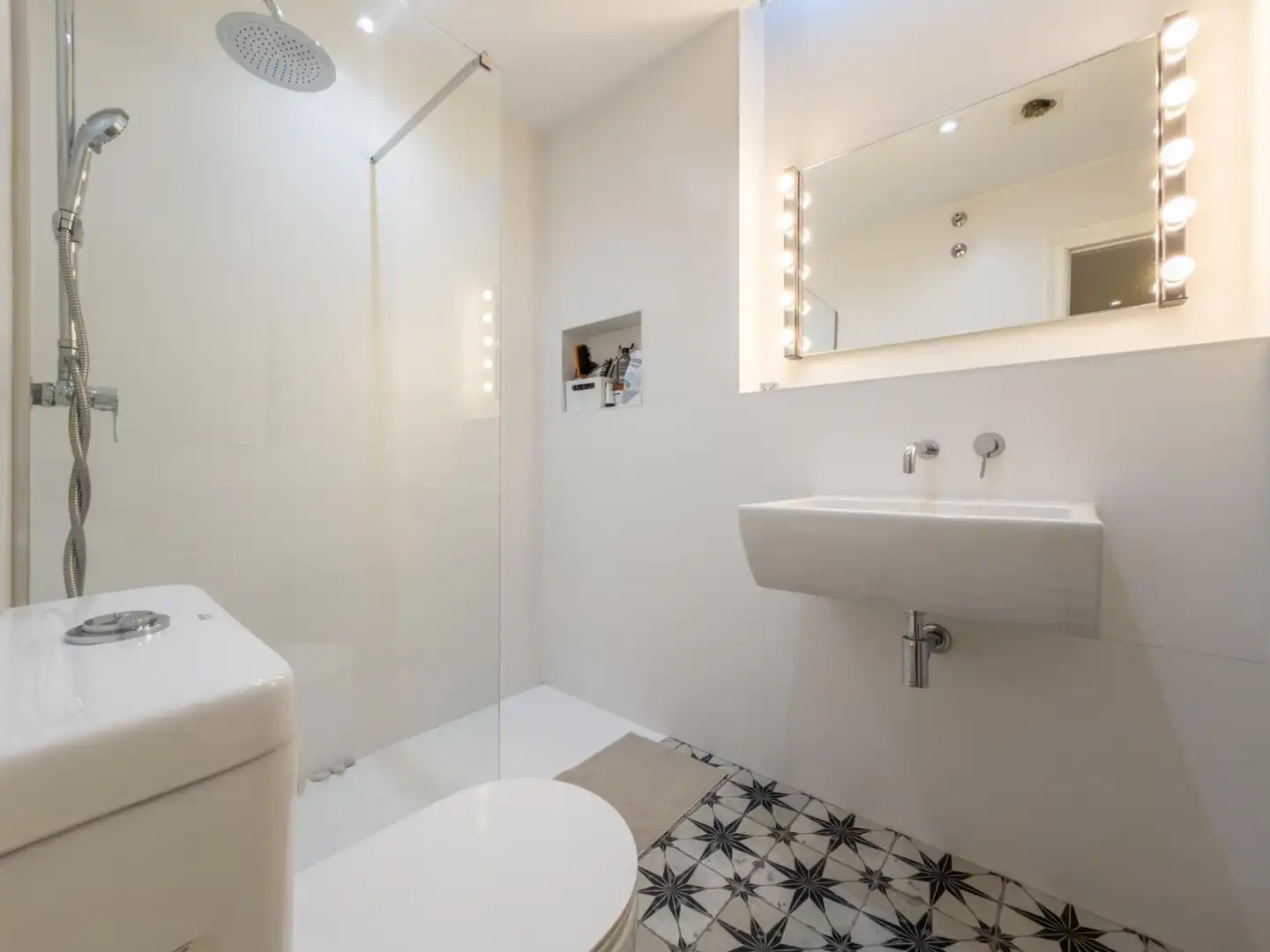 Bathroom of Flat for sale in Churriana de la Vega  with Air Conditioner, Heating and Terrace