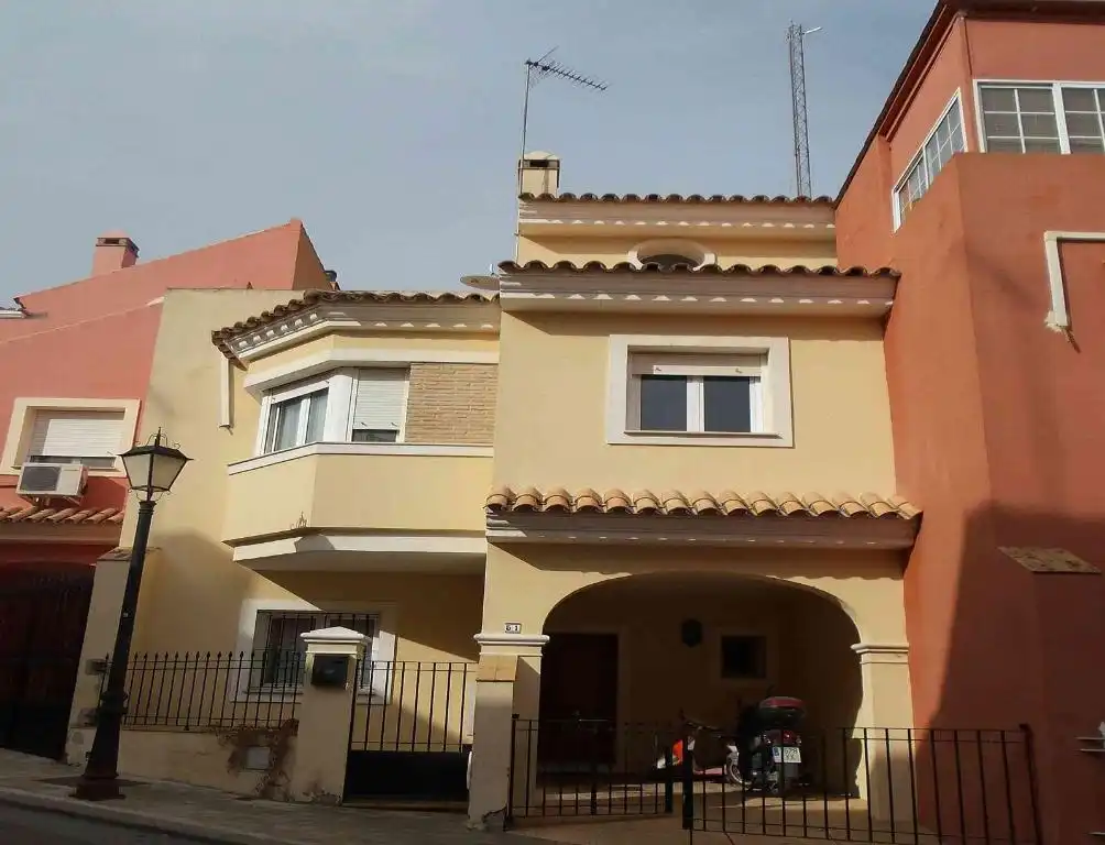 Terraced house with pool for sale in Calle Camilo José Cela