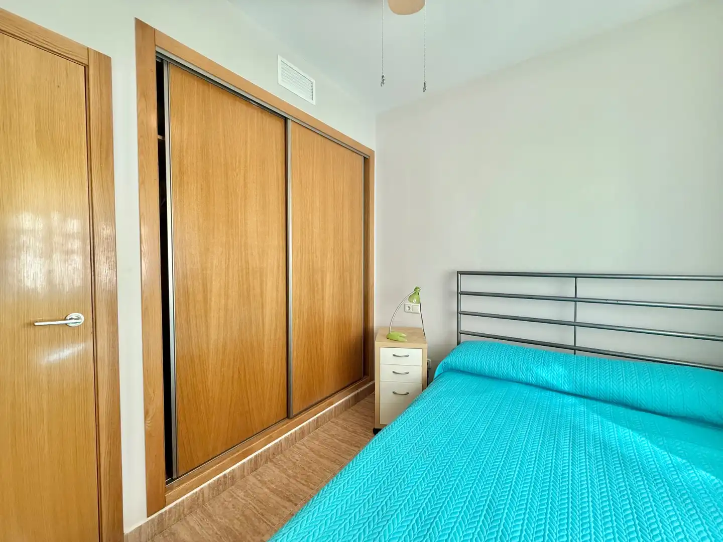 Habitación de Casa adosada de alquiler en Pilar de la Horadada con Aire acondicionado, Calefacción y Jardín privado