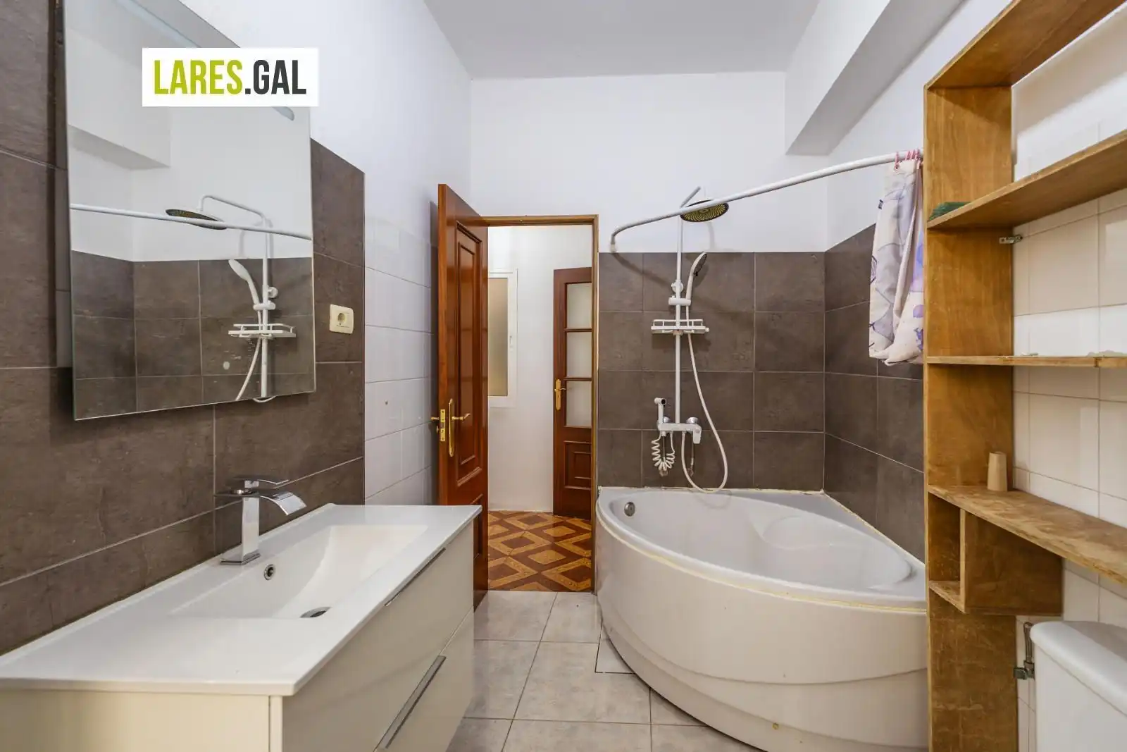 Bathroom of Flat for sale in Cangas 