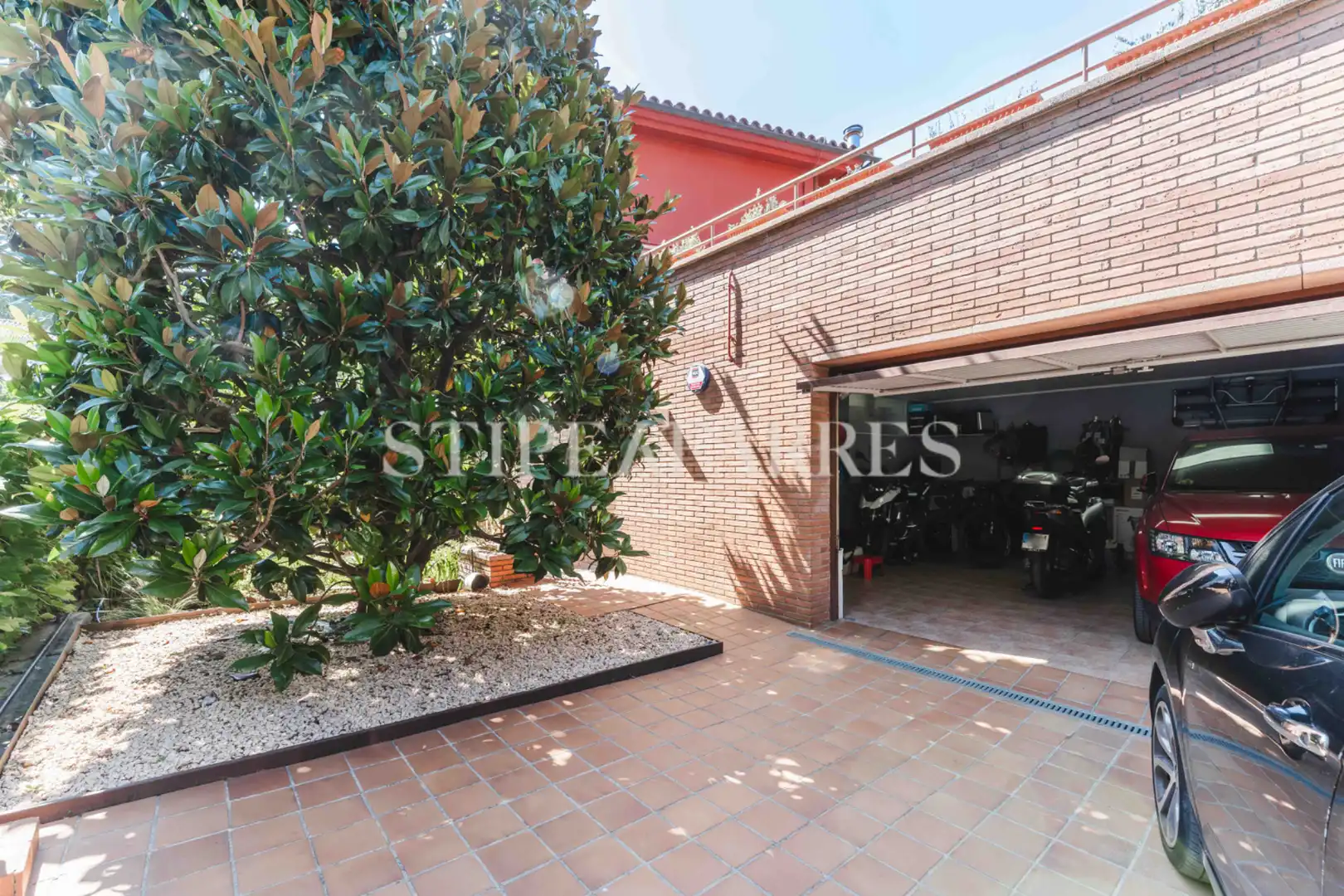 Außenansicht von Haus oder Chalet zum Verkauf in Barcelona mit Klimaanlage, Heizung und Privatgarten