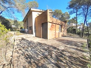 Casa amb jardí en venda a Olivella
