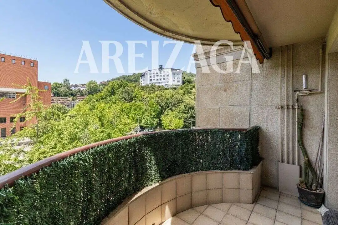 Terraza de Piso en venta en Donostia - San Sebastián  con Calefacción, Terraza y Trastero