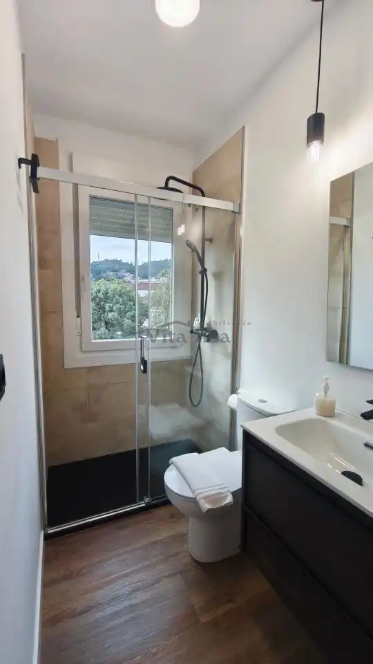 Baño de Piso de alquiler en Ourense Capital  con Calefacción, Amueblado y Balcón