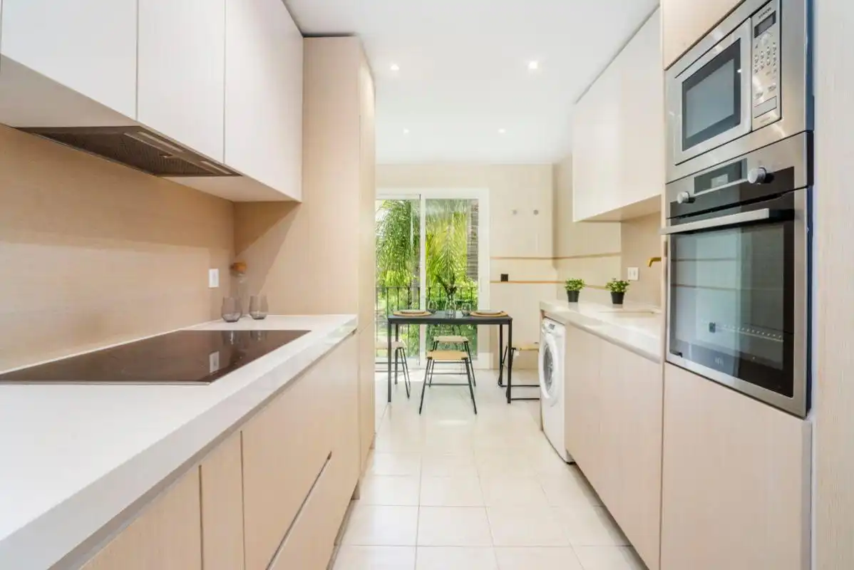Cocina de Piso en venta en Marbella con Aire acondicionado, Calefacción y Jardín privado