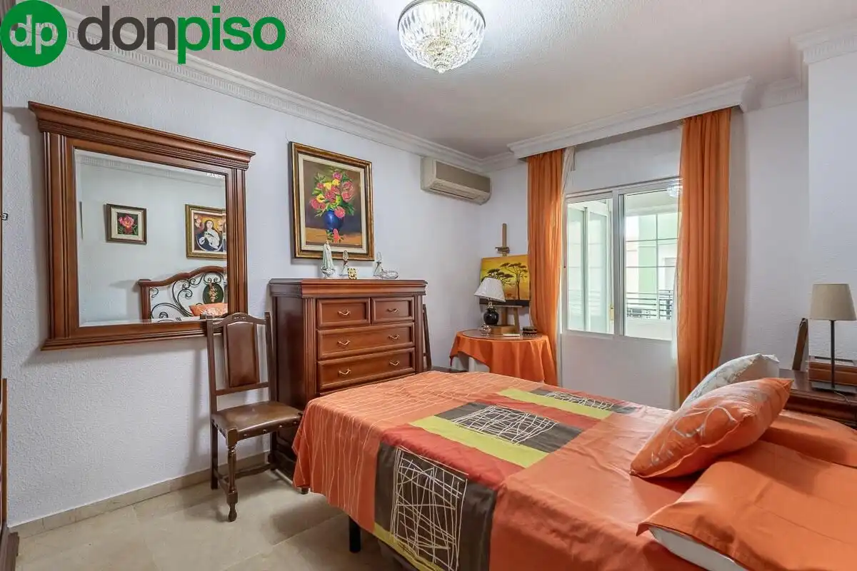 Bedroom of Flat for sale in Granada