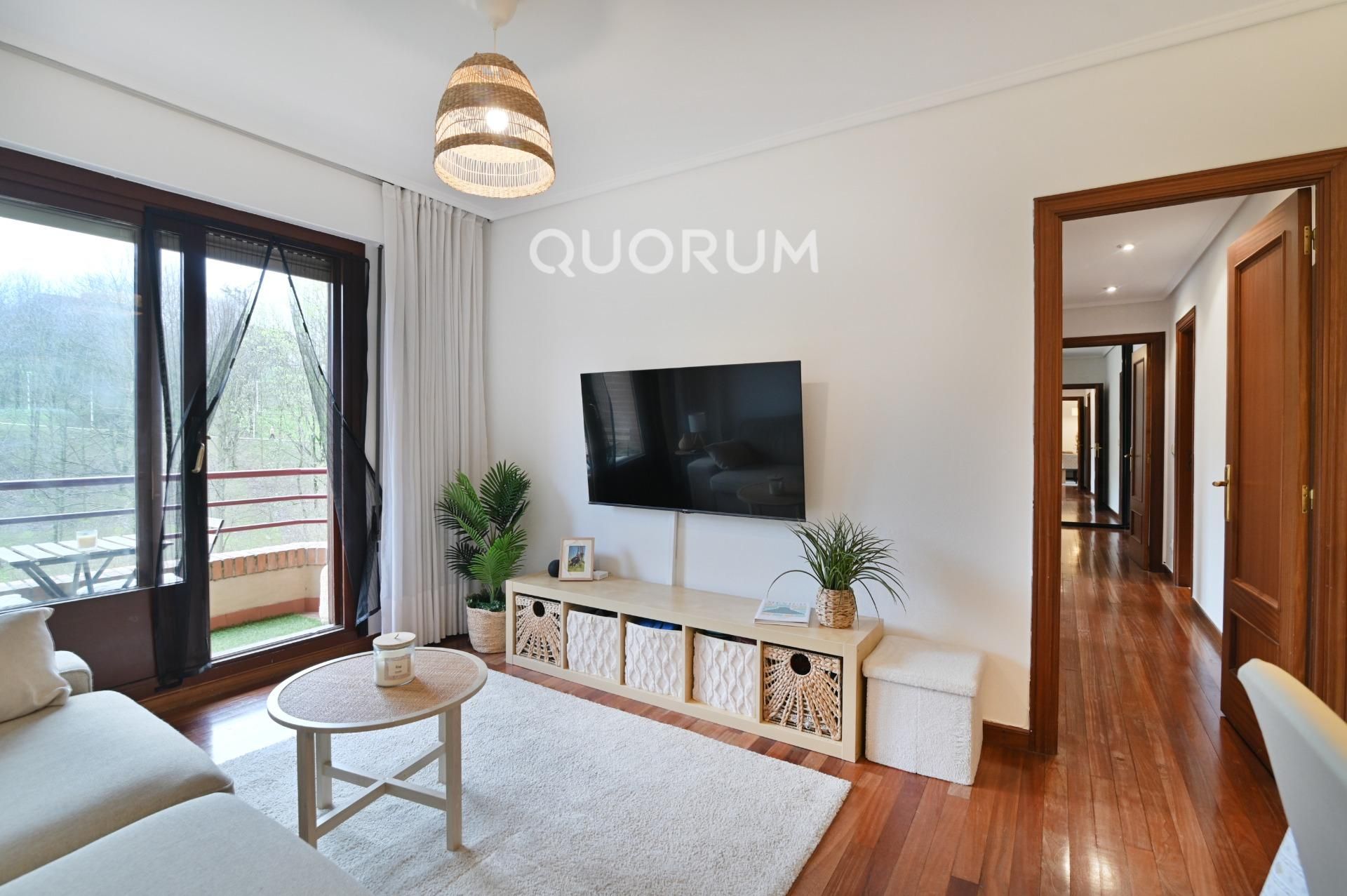 Living room of Flat for sale in Bilbao   with Terrace and Storage room