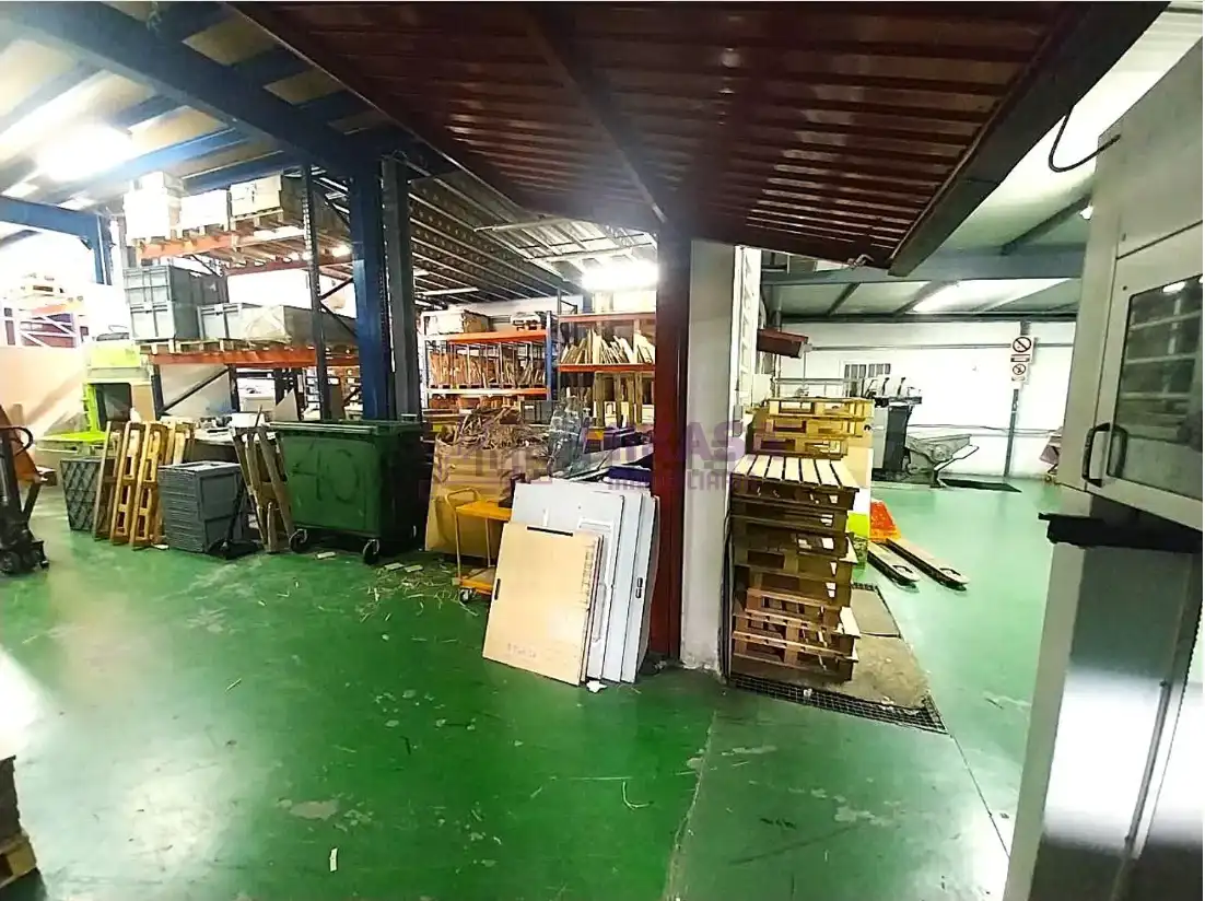 Nave industrial de alquiler en ARTESANOS, Urbanización Este - Montepríncipe