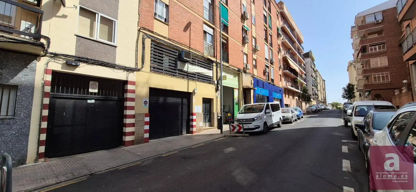 Local comercial en venta en Calle Sanguino Michel