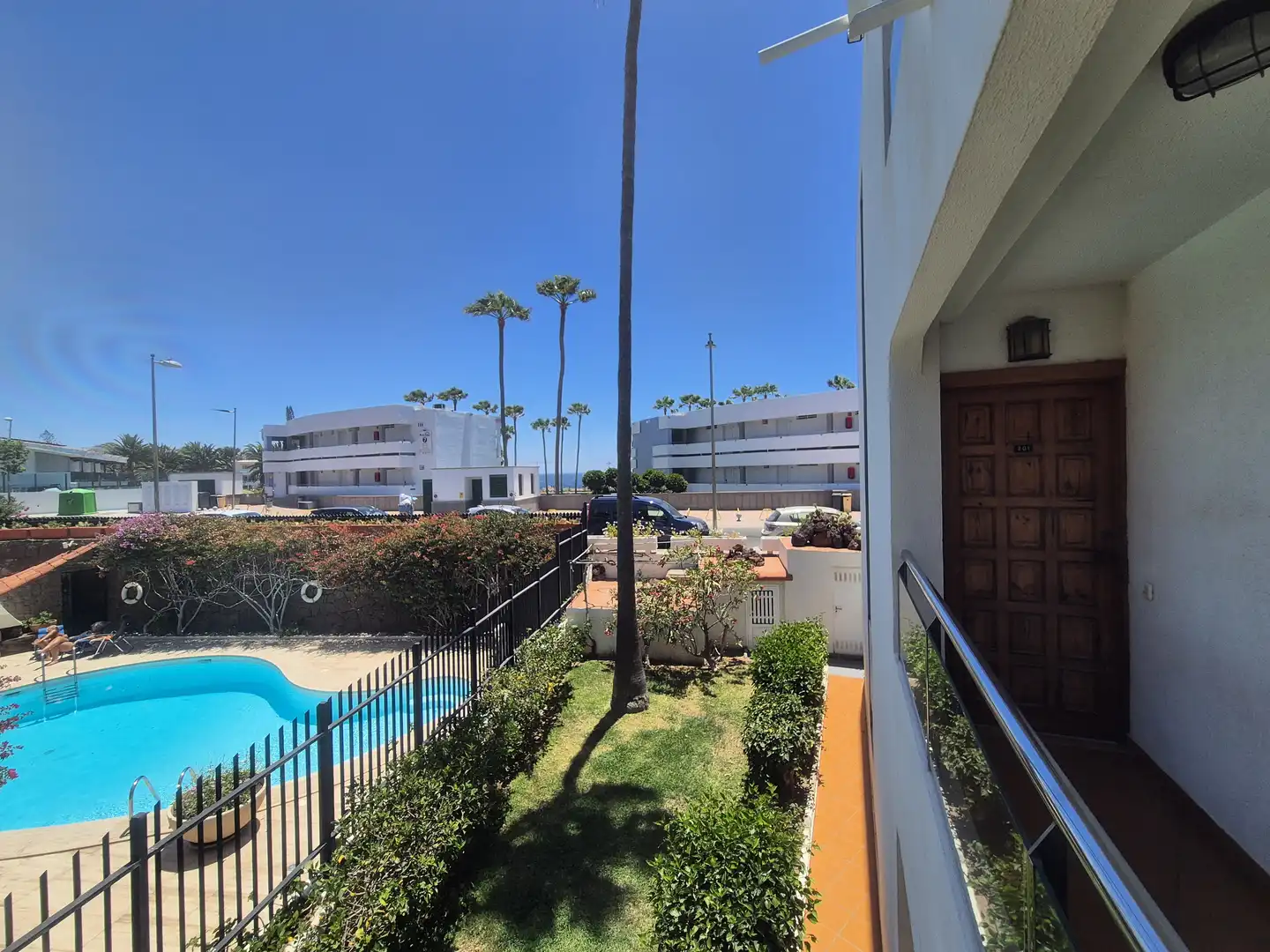 Außenansicht von Wohnungen zur Miete in San Bartolomé de Tirajana mit Privatgarten, Terrasse und Schwimmbad