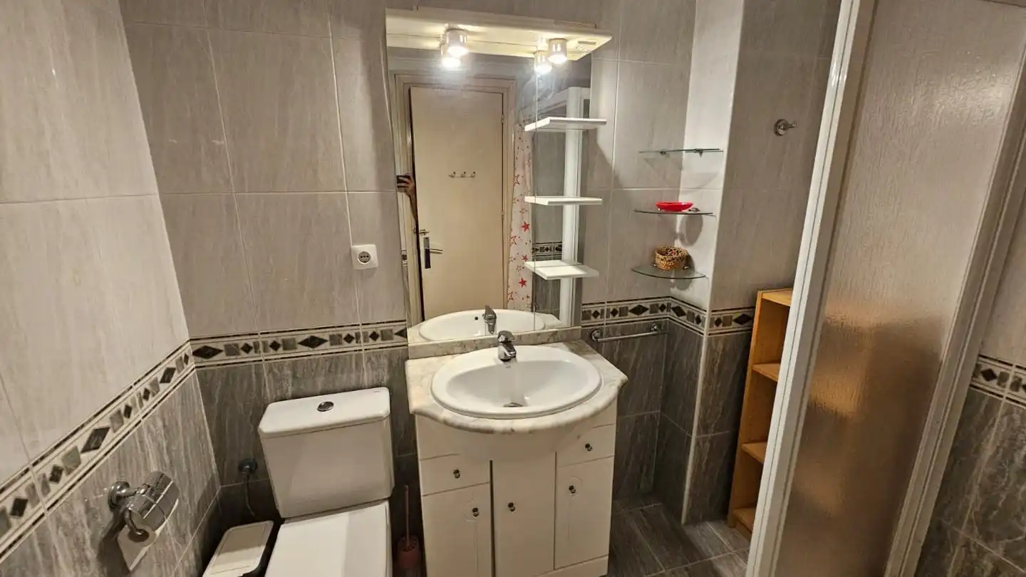 Bany de Pis de lloguer en Granada amb Terrassa i Moblat