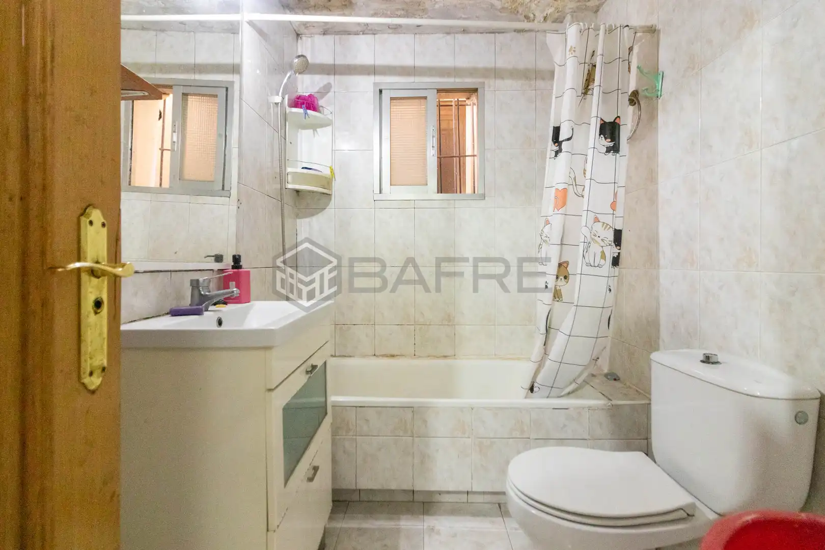 Bathroom of Flat for sale in Madrid